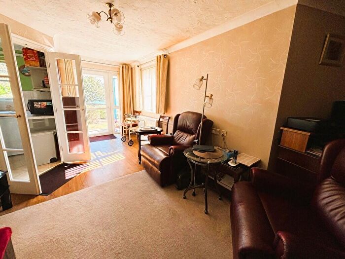 2 Bedroom Flat For Sale In De Moulham Road, Swanage, Dorset, BH19