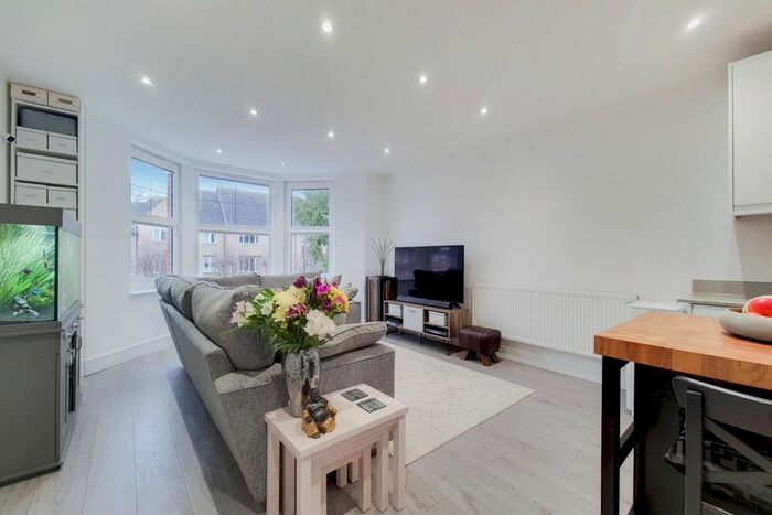 2 Bedroom Flat To Rent In Holmleigh House, Lansdown Road, Sidcup, Kent, DA14