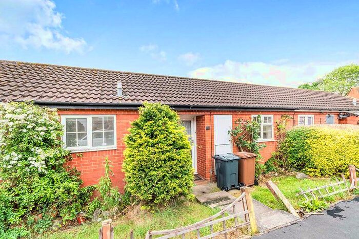 1 Bedroom Bungalow To Rent In Sheepcroft Hill, Stevenage, Hertfordshire, SG2