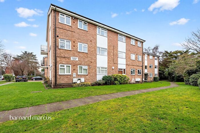 2 Bedroom Flat For Sale In Lockesley Square, Surbiton, KT6