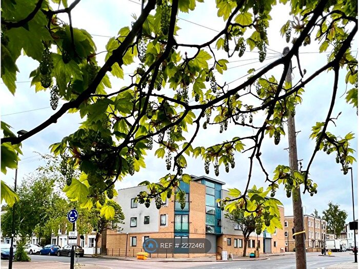 2 Bedroom Flat To Rent In Lord Stanley Court, London, SE24