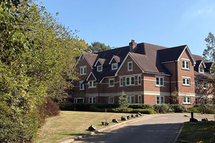 2 Bedroom Apartment To Rent In Portsmouth Road, Esher, Surrey, KT10