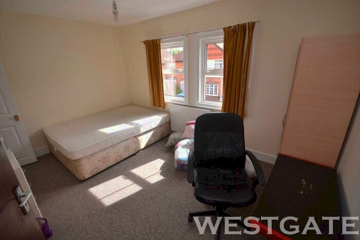 4 Bedroom Terraced House To Rent In Wykeham Road, Reading, RG6