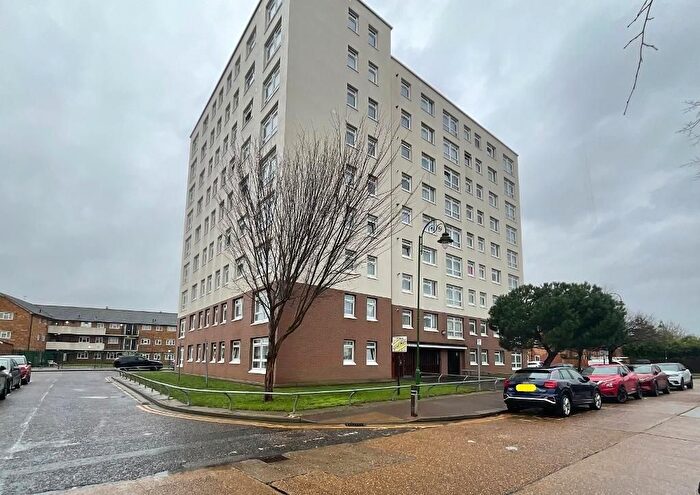 3 Bedroom Flat For Sale In Exeter Road, Dagenham, RM10