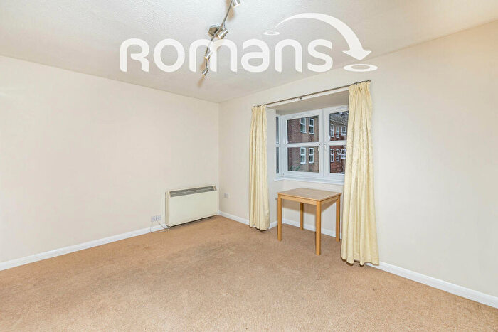 2 Bedroom Apartment To Rent In Bispham Court, Reading, RG1