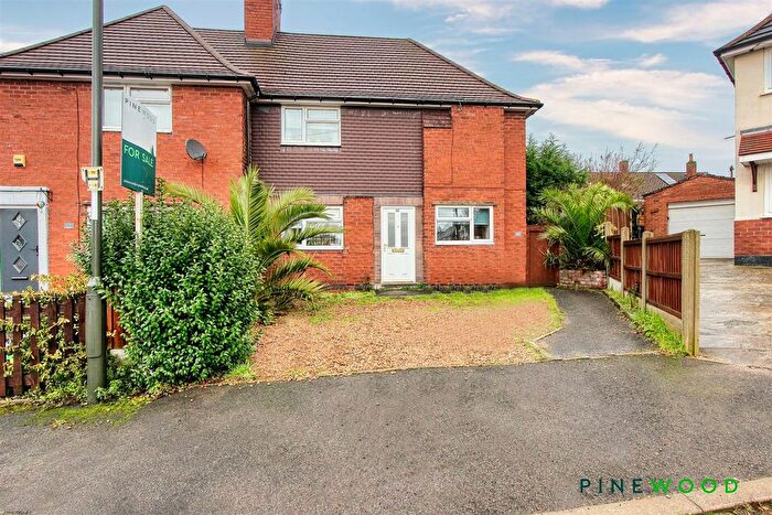 3 Bedroom Semi Detached House For Sale In Bank Street, Brimington, Chesterfield, Derbyshire, S43