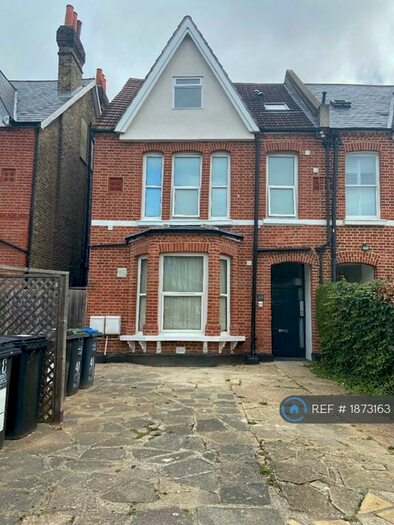 Studio To Rent In Auckland Road, London, SE19