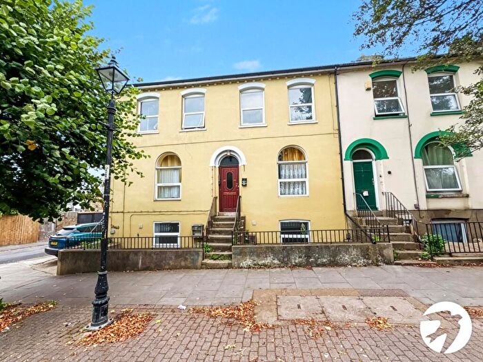 2 Bedroom Flat To Rent In Marlborough Road, Gillingham, Kent, ME7