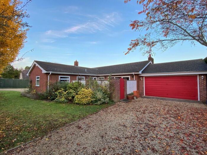 3 Bedroom Bungalow To Rent In Crowsley Road, Shiplake, Henley-On-Thames, Henley-On-Thames, Oxfordshire, RG9