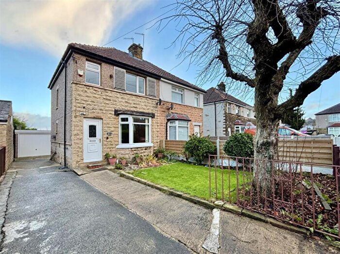 3 Bedroom Semi-Detached House For Sale In Hollybank Gardens, Bradford, BD7
