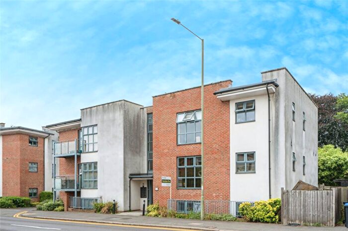 2 Bedroom Flat For Sale In High Street, Addlestone, Surrey, KT15
