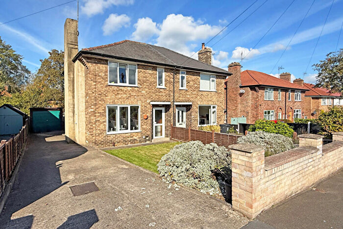 3 Bedroom Semi-Detached House For Sale In Woodlands Drive, Harrogate, HG2