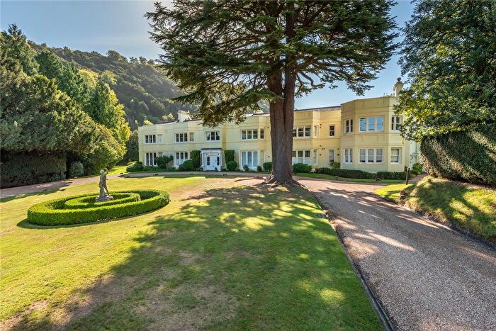 2 Bedroom Flat For Sale In London Road, Dorking, Surrey, RH5