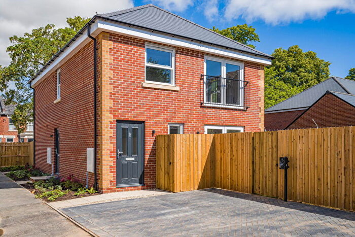 2 Bedroom Maisonette For Sale In Top Floor Maisonette, Gloucester Road, Cheltenham, GL51