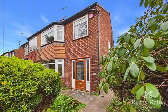 3 Bedroom Semi Detached House For Sale In Manor Avenue, Sale, Greater Manchester, M33