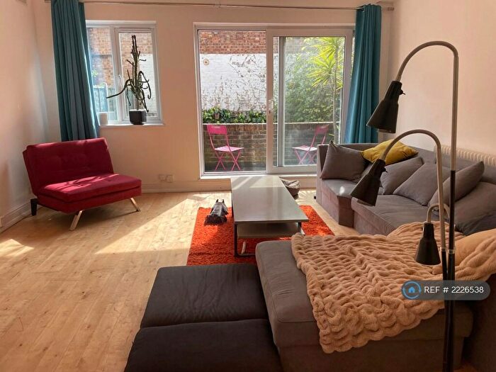 3 Bedroom Maisonette To Rent In Jamestown Road, London, NW1