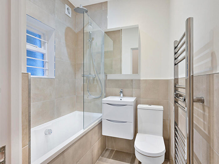 1 Bedroom Apartment To Rent In The Gardens, East Dulwich London, SE22