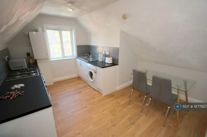 2 Bedroom Flat To Rent In Randolph Road, Bournemouth, BH1