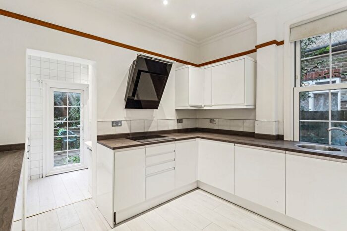 4 Bedroom Semi-Detached House To Rent In Queens Road, Enfield, EN1