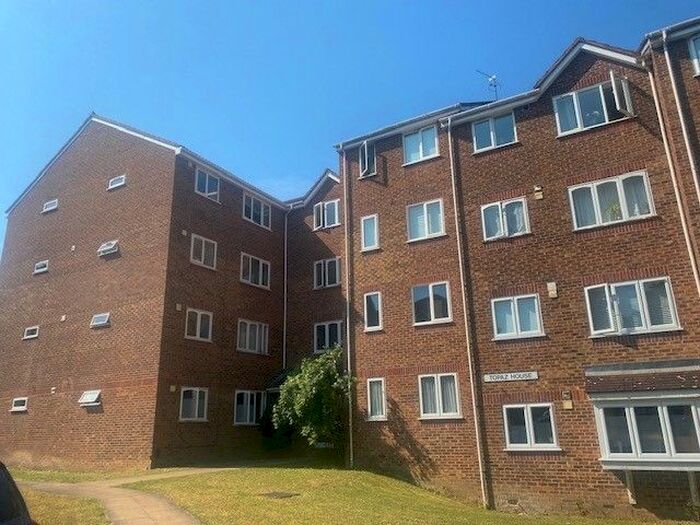 1 Bedroom Flat To Rent In Percy Gardens, Worcester Park, KT4