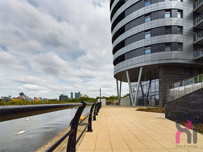 3 Bedroom Flat For Sale In Pomona Strand, Manchester, M16