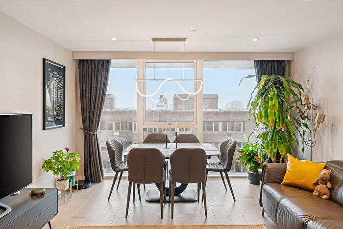 2 Bedroom Flat For Sale In Upper Richmond Road, London, SW15