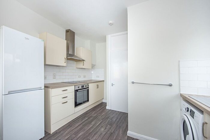 2 Bedroom Flat To Rent In Manor Drive North, New Malden, KT3