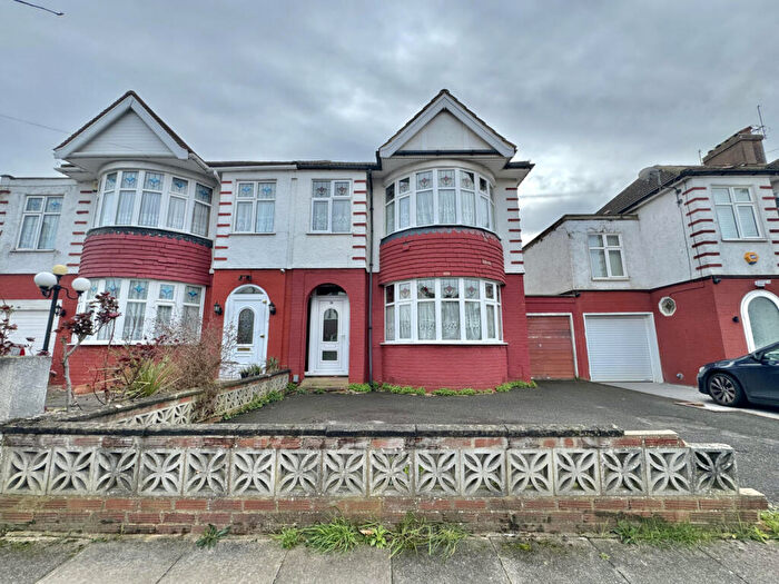 3 Bedroom Semi Detached House For Sale In Hyde Park Avenue, Winchmore Hill, N21