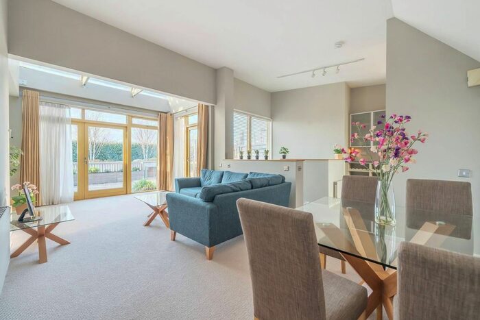 3 Bedroom Property To Rent In Moseley Row, Greenwich, London, SE10