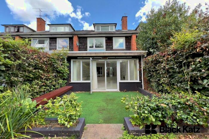 4 Bedroom Flat To Rent In Rockwell Gardens, Dulwich / Crystal Palace / Gipsy Hill Borders, SE19