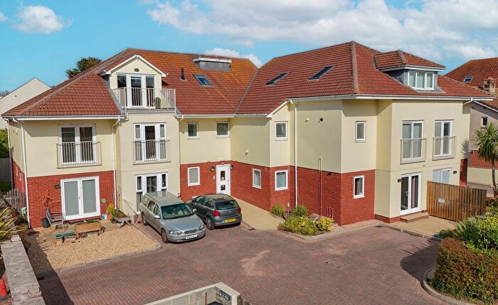 2 Bedroom Flat To Rent In Marine Court, Marine Gardens, Paignton, TQ3