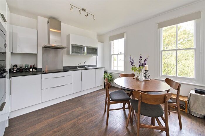 2 Bedroom Flat To Rent In Mark Mansions, Westville Road, Shepherd's Bush, W12