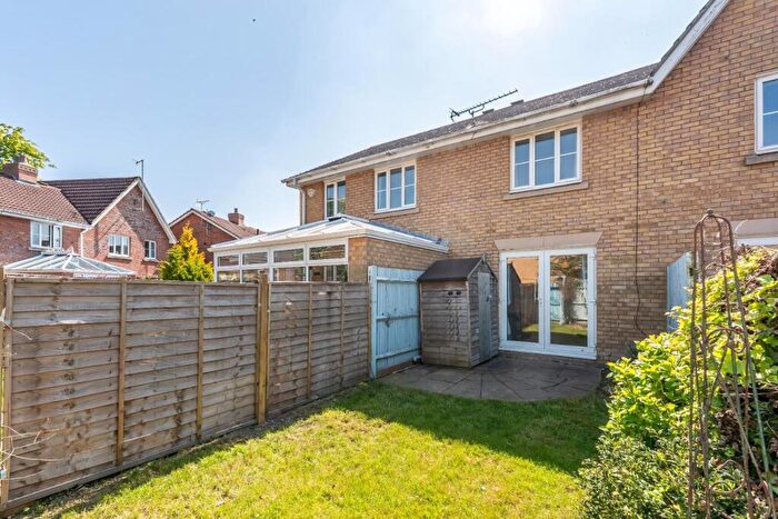 2 Bedroom Terraced House For Sale In Windsor Road, Pitstone, LU7