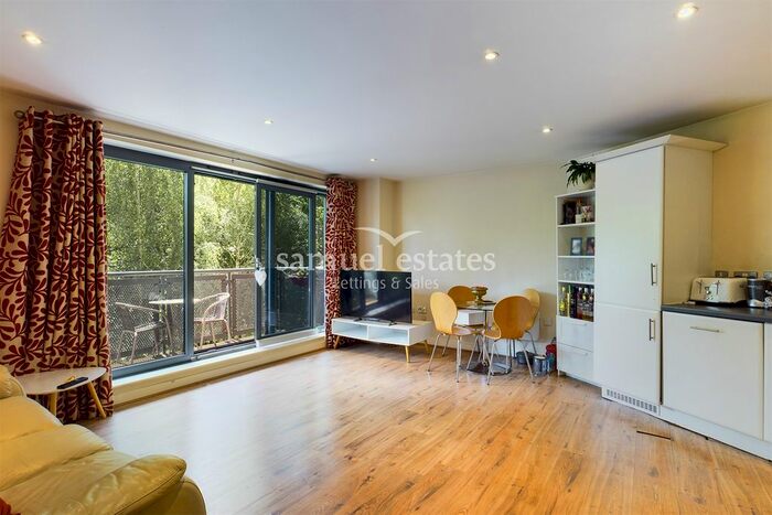 2 Bedroom Flat To Rent In Independence House, Colliers Wood, SW19