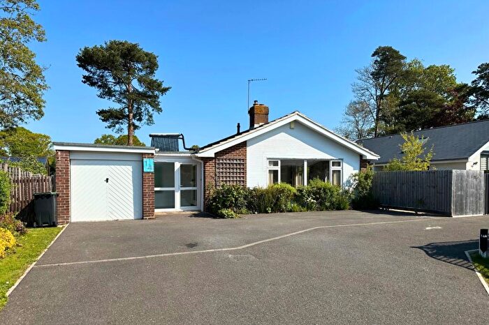 3 Bedroom Bungalow To Rent In Shepherd Close, Highcliffe, Dorset., BH23