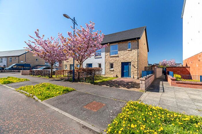 2 Bedroom Terraced House For Sale In Inchgarvie Loan, Richmond Park, Oatlands, Glasgow City, G5