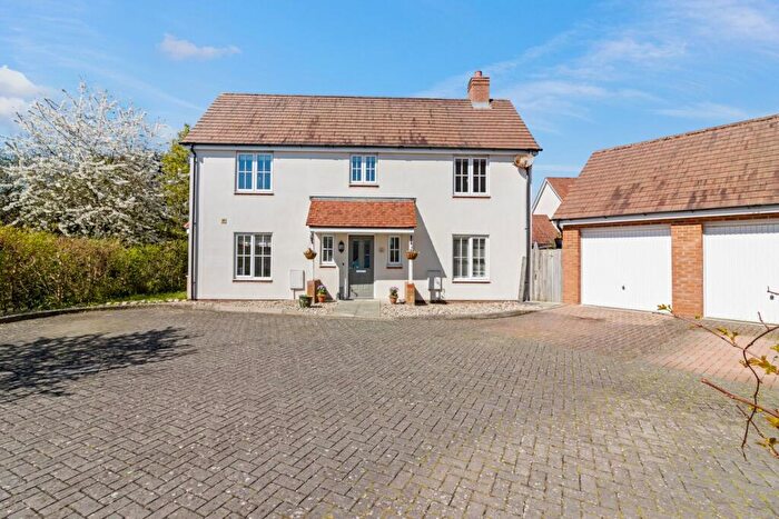 4 Bedroom Detached House For Sale In Solent Crescent, Hailsham, BN27