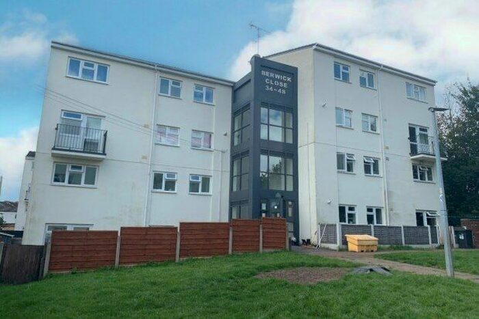 2 Bedroom Flat To Rent In Berwick Close, Macclesfield, SK10