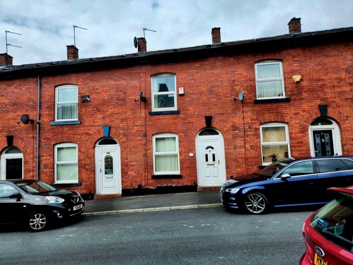 Terraced House To Rent In Stoneleigh Street, Oldham, OL1