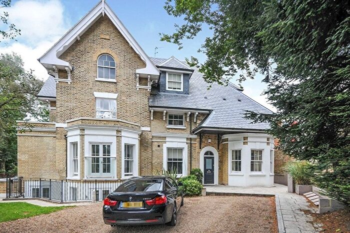 3 Bedroom Flat To Rent In Fox Hill, London, SE19