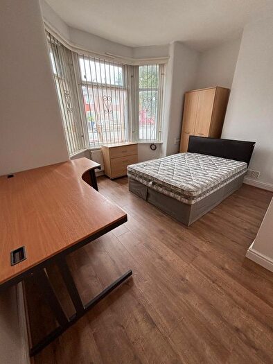 4 Bedroom End Of Terrace House To Rent In Platt Lane, M14
