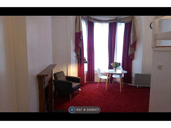 Studio To Rent In Hammersmith Grove, London, W6