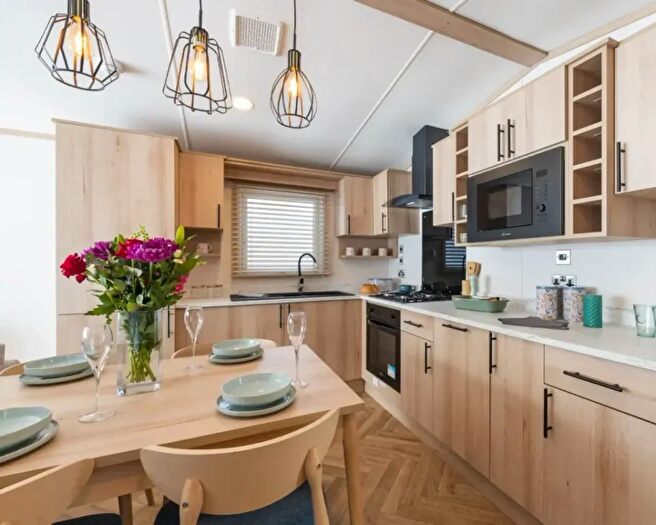 3 Bedroom Park Home For Sale In Shorefield Road, Downton, Lymington, SO41