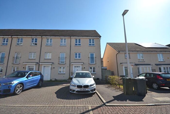 4 Bedroom Town House To Rent In Barnyard Park Loan, South Gyle, Edinburgh, EH12