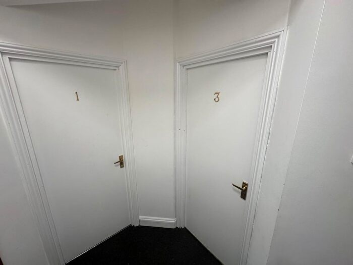 2 Bedroom Flat To Rent In Abington Square, Northamptonshire, NN1
