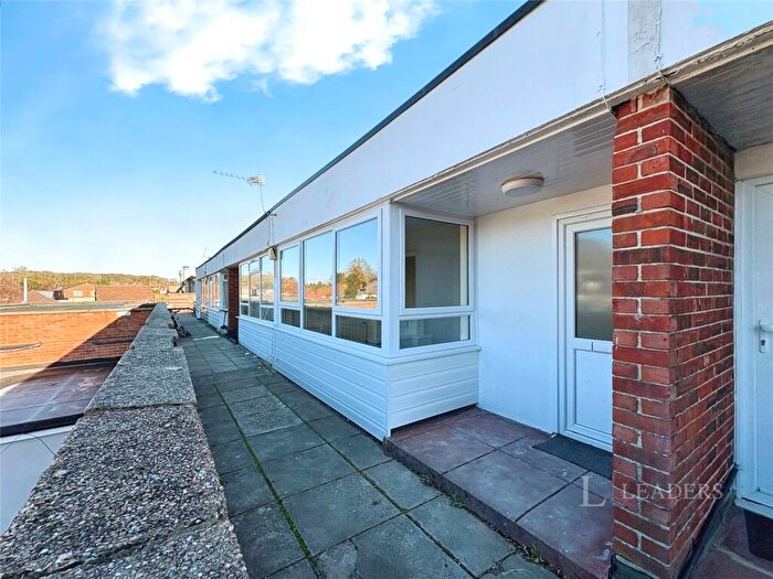 2 Bedroom Flat To Rent In Milton Road, Cowplain, Waterlooville, PO8