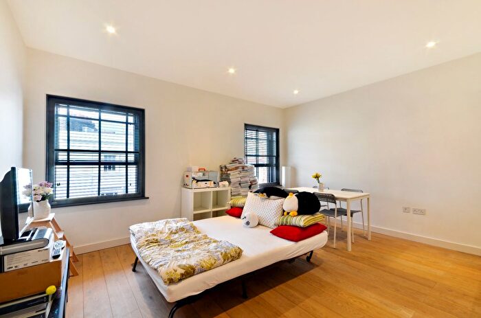 1 Bedroom Flat To Rent In St. Martin's Lane, London, Greater London, Covent Garden, WC2N