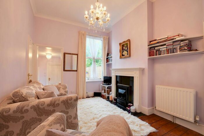 1 Bedroom Flat To Rent In Palace Gates Road, Alexandra Park, London, N22