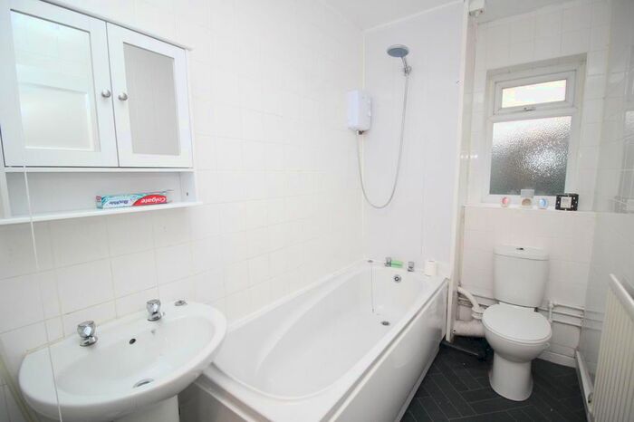 2 Bedroom Flat To Rent In Hailsham Avenue, Longbenton, Newcastle Upon Tyne NE12