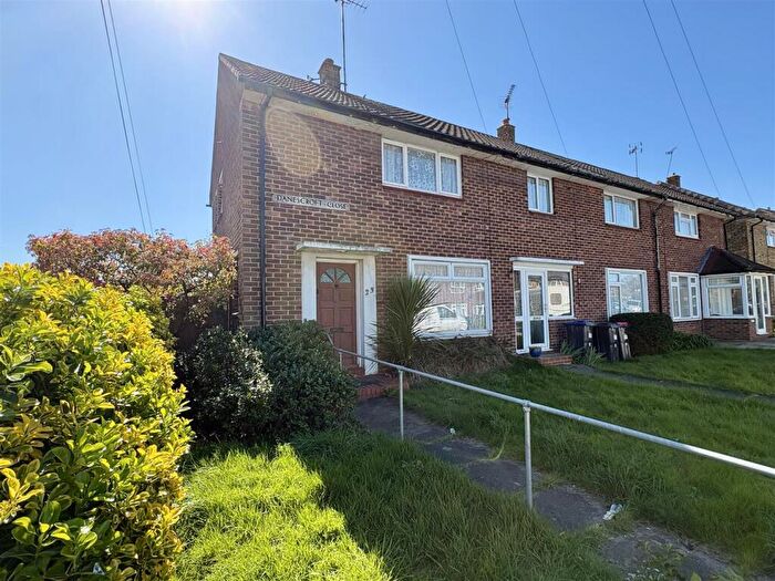 2 Bedroom End Of Terrace House For Sale In Danescroft Close, Leigh-On-Sea, SS9